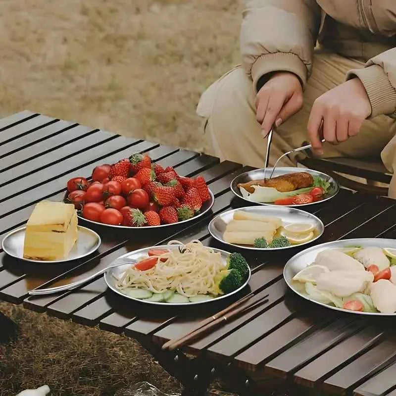 Edelstahl Camping Besteckset und Teller für Outdoor, Festival und Zelt