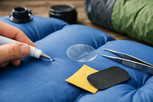 Isomatte reparieren: kleines Loch richtig abdichten