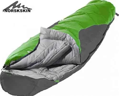 Mumienschlafsack in Grün mit dunkelgrauer Unterseite, gepolsterter Kapuze und Reißverschluss